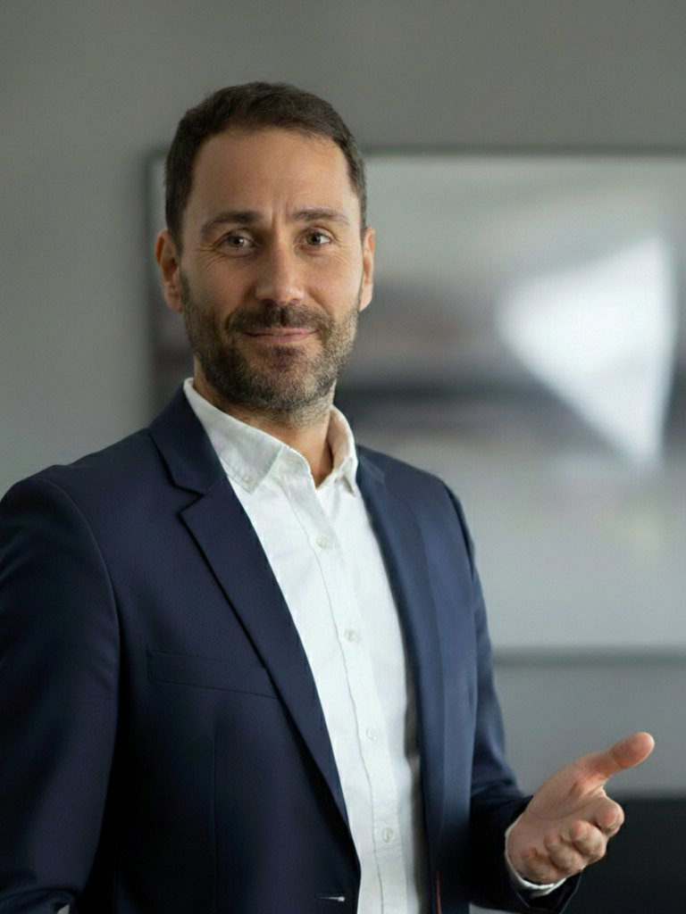 Portrait of Florian Holzer